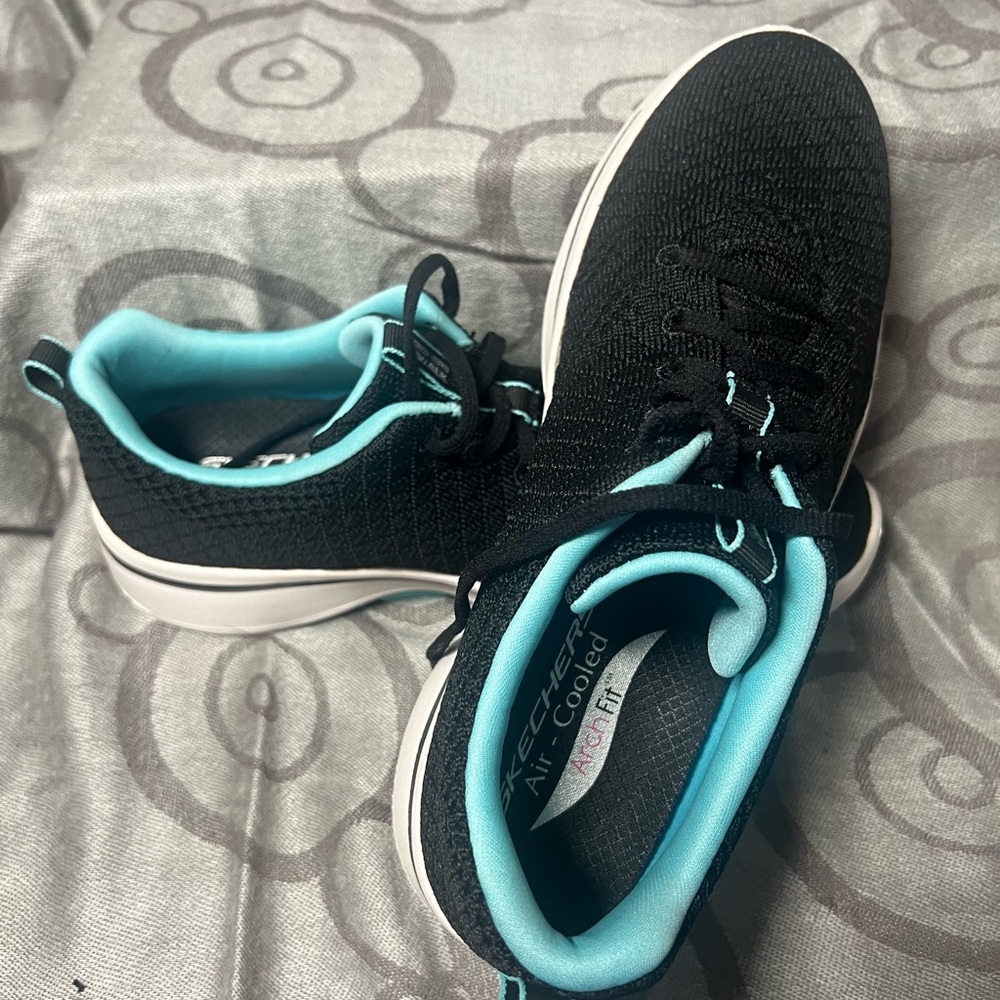 SKECHERS GO WALK SNEAKERS